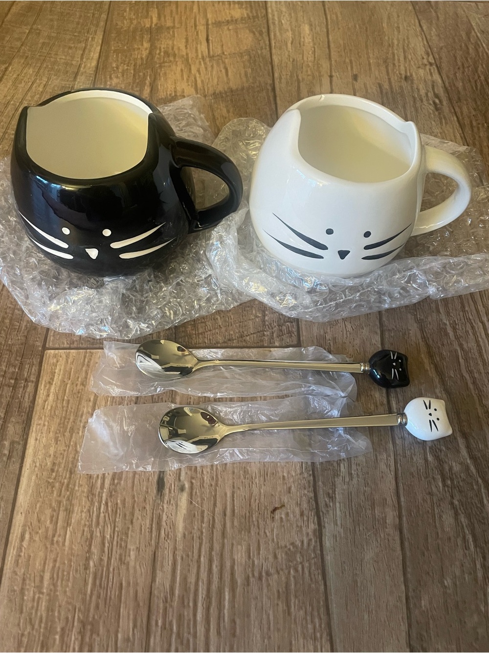 Cat Face Ceramic Mug Set with Long Spoons - Black and White